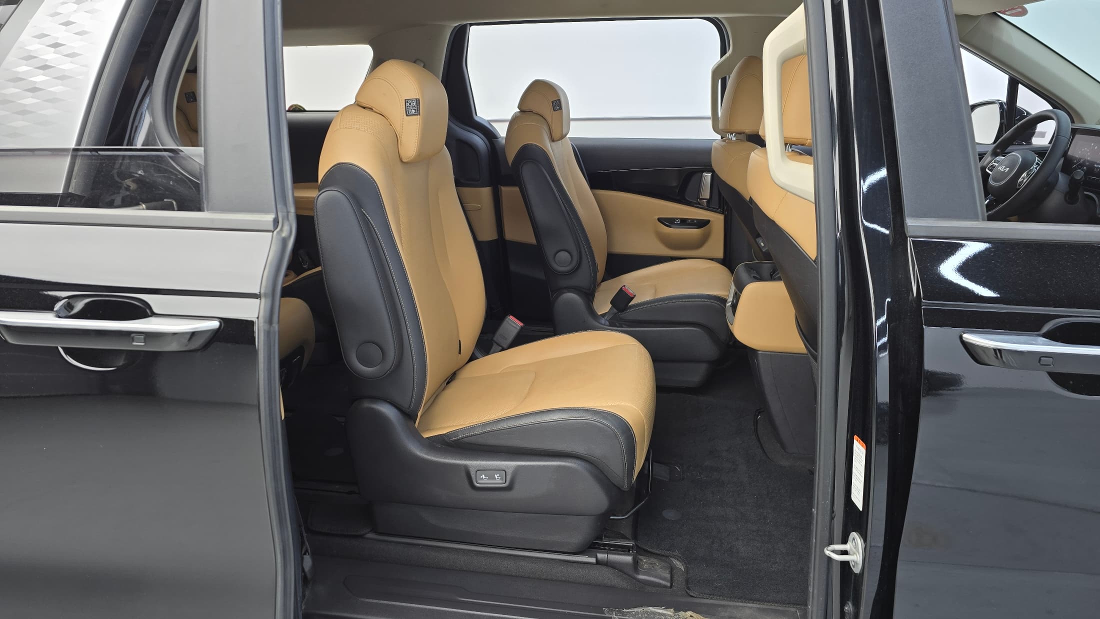 Kia Carnival — фото 12