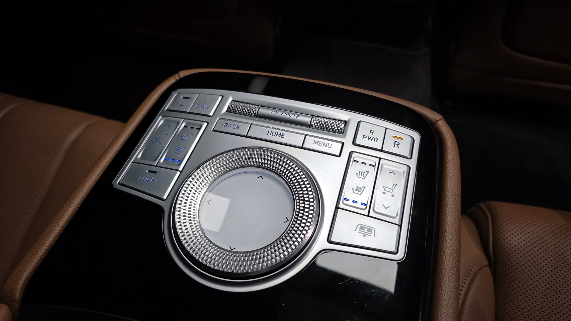 Genesis G70 — фото 17