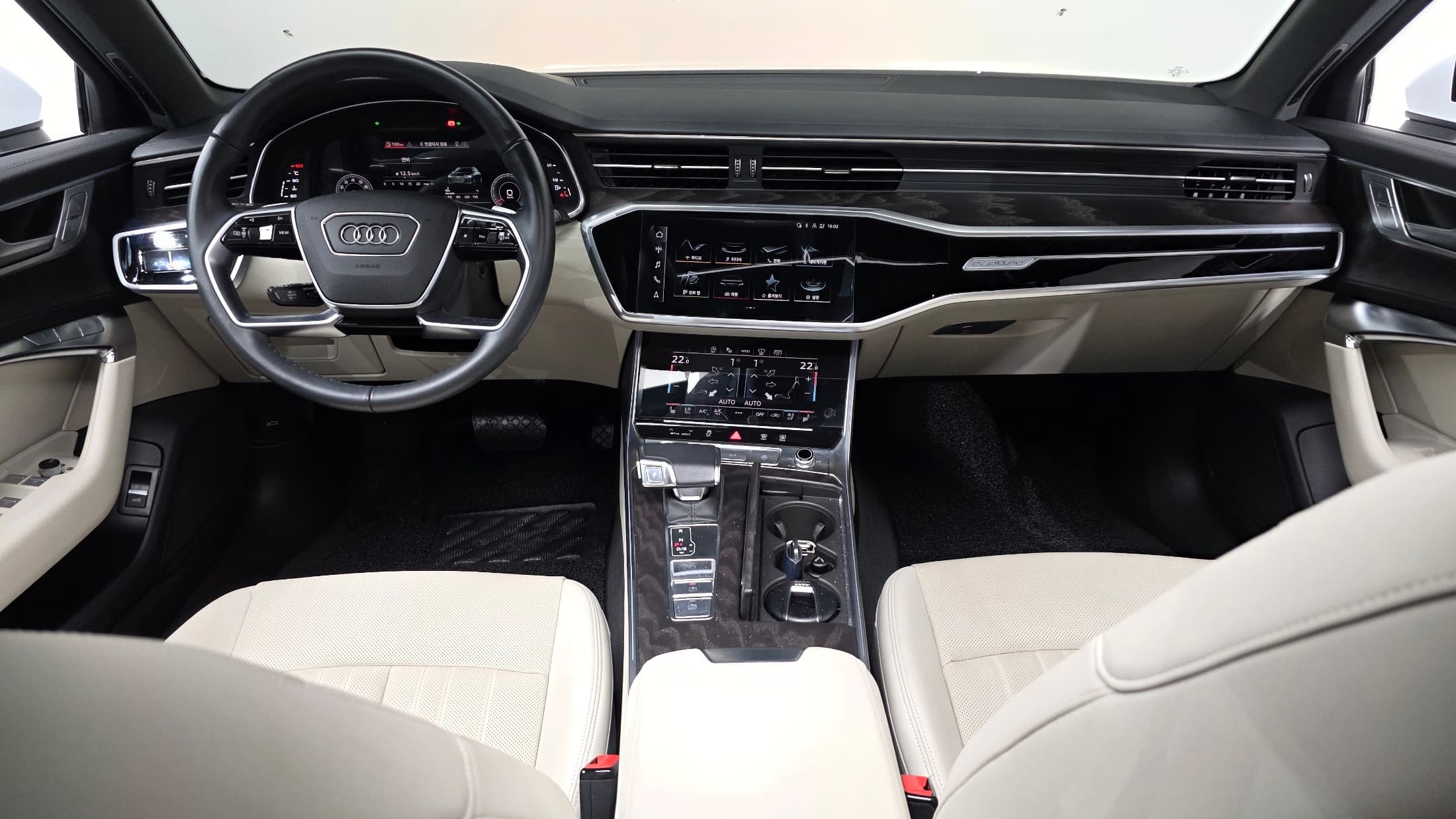 Audi A8 — фото 14