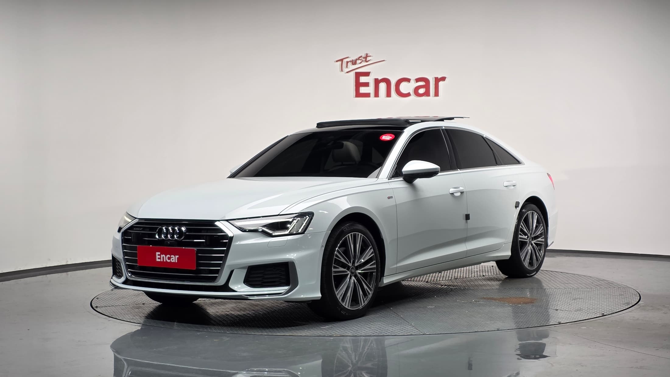 Audi A8 — фото 26