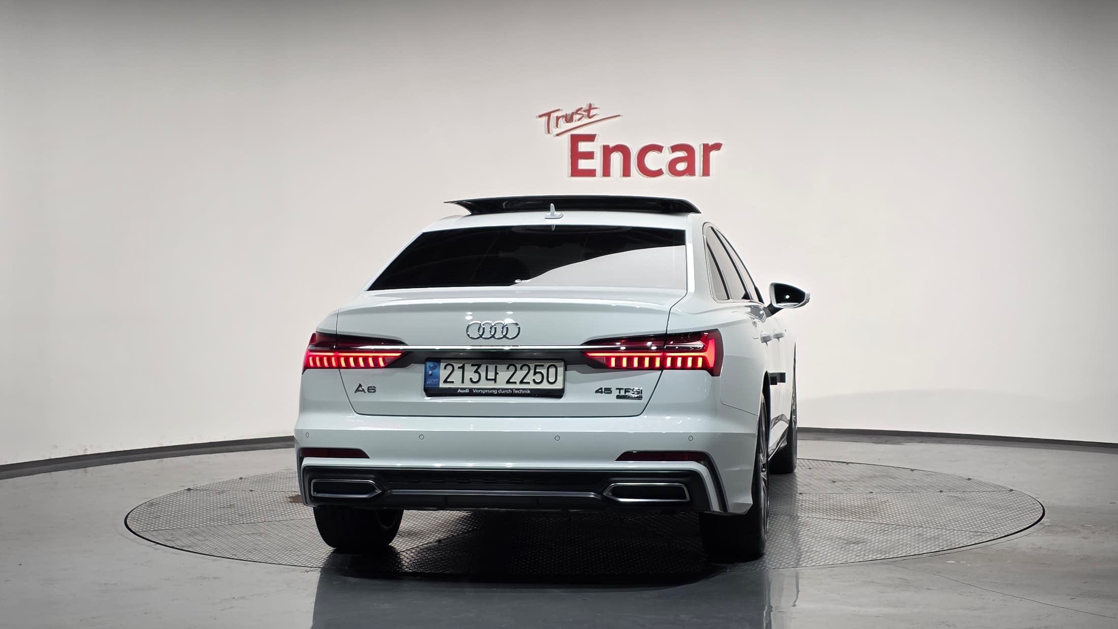 Audi A8 — фото 4