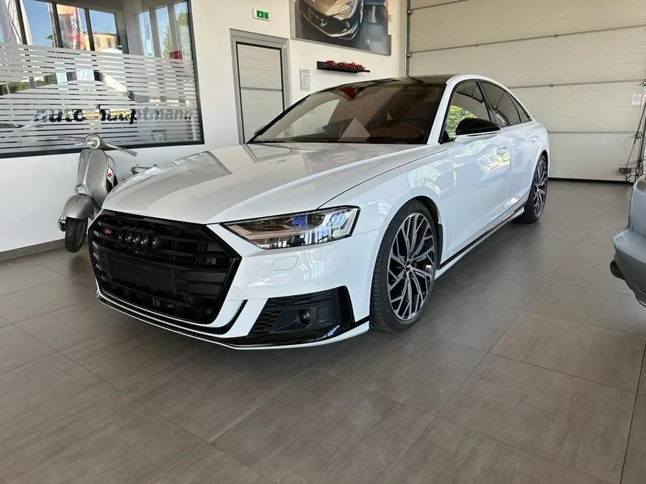 Audi S8 2021 г. 49058 км. — фото 3