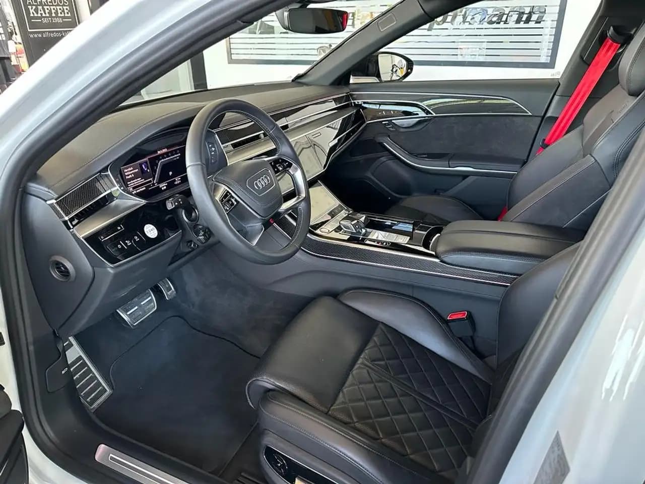 Audi S8 2021 г. 49058 км. — фото 9