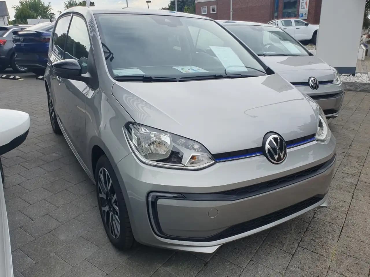 Volkswagen Up 0.0 AT (83 л.с.) 2023 г. 4 км — фото 12