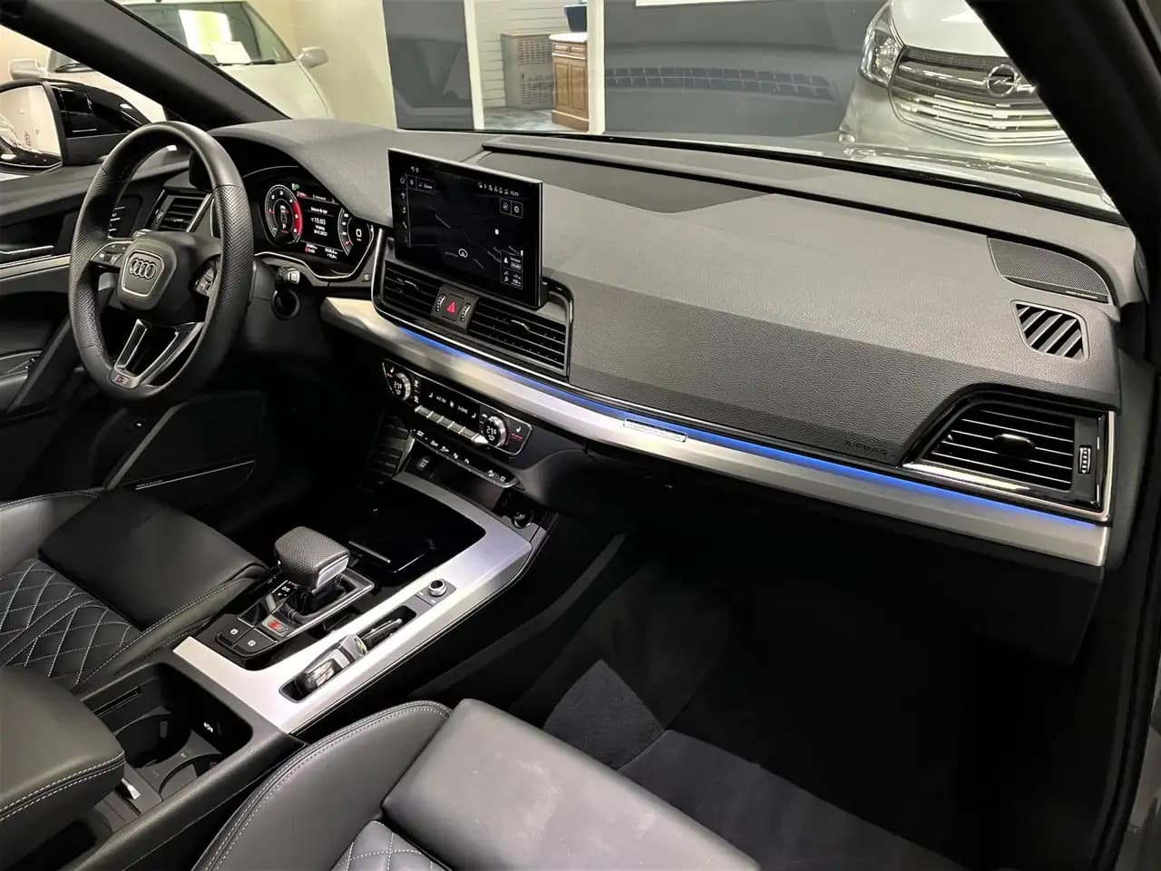 Audi Q5 2021 г. 44119 км. — фото 12