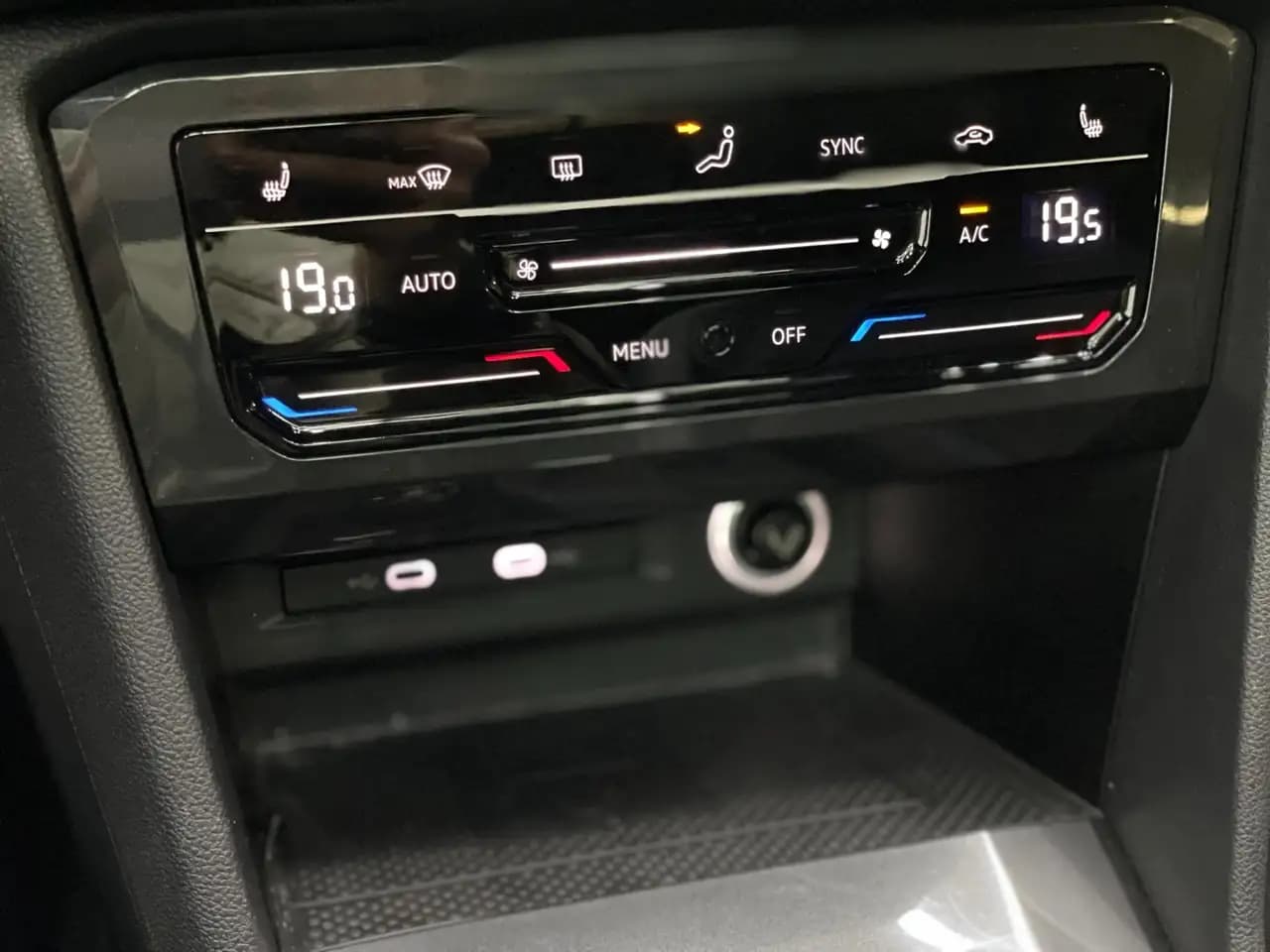 Volkswagen Tiguan R 2021 г. 53778 км. — фото 17