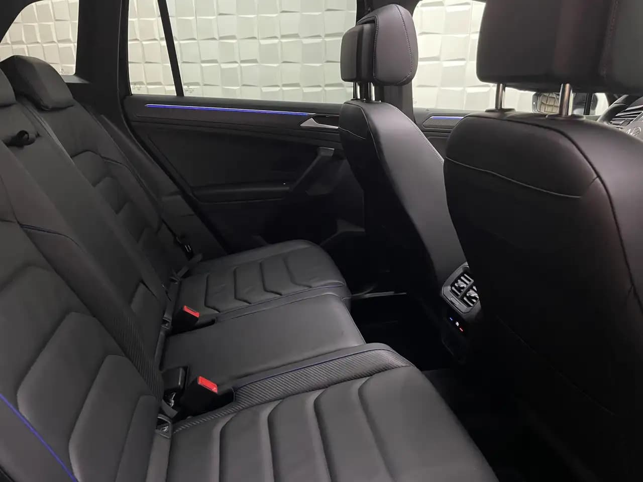 Volkswagen Tiguan R 2021 г. 53778 км. — фото 40