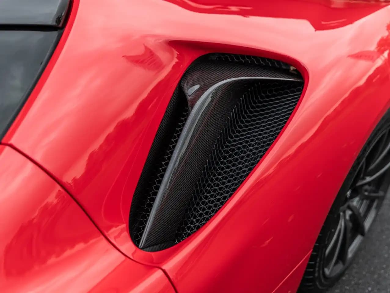 Ferrari SF90 Stradale 2021 г. 14991 км. — фото 17