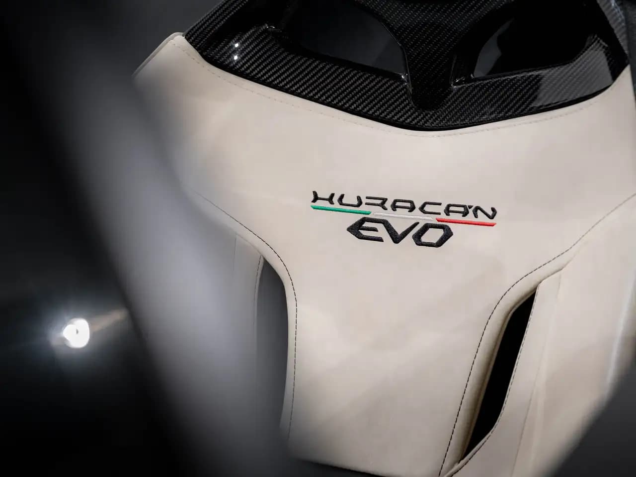 Lamborghini Huracan 2022 г. 5609 км. — фото 14