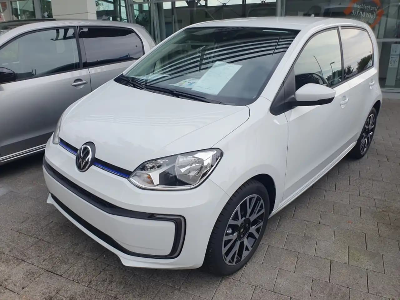 Volkswagen Up 0.0 AT (83 л.с.) 2023 г. 3 км — фото 12