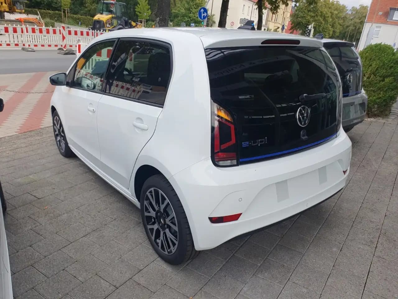 Volkswagen Up 0.0 AT (83 л.с.) 2023 г. 3 км — фото 5