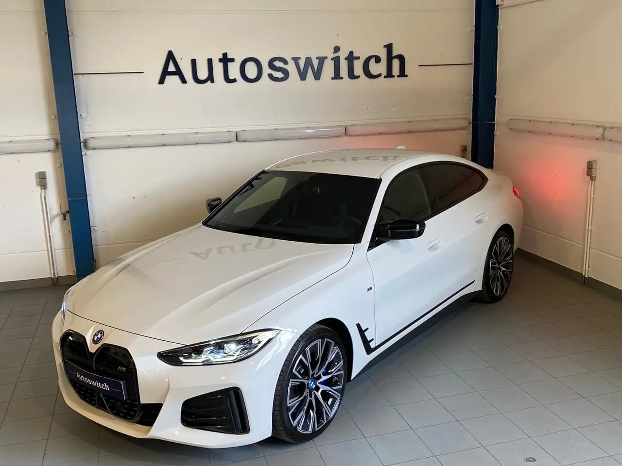 BMW i4 2022 г. 3850 км. — фото 23
