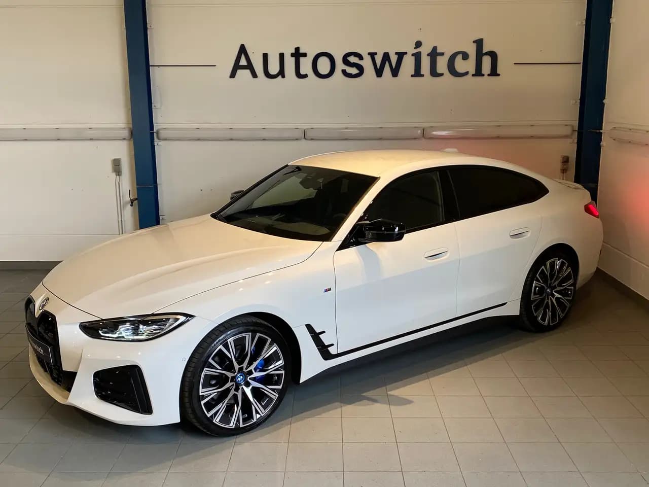 BMW i4 2022 г. 3850 км. — фото 24