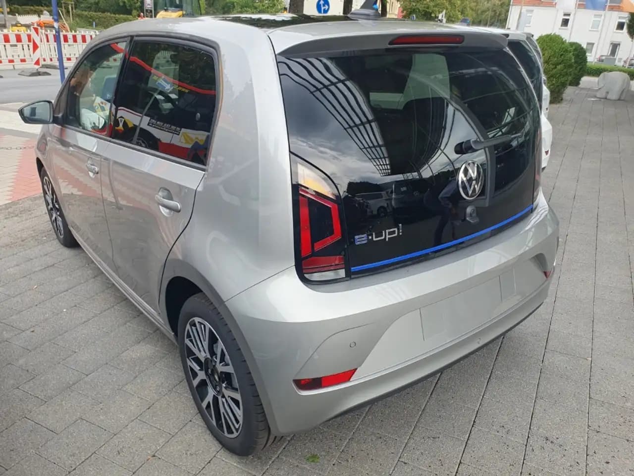 Volkswagen Up 0.0 AT (83 л.с.) 2023 г. 2 км — фото 5