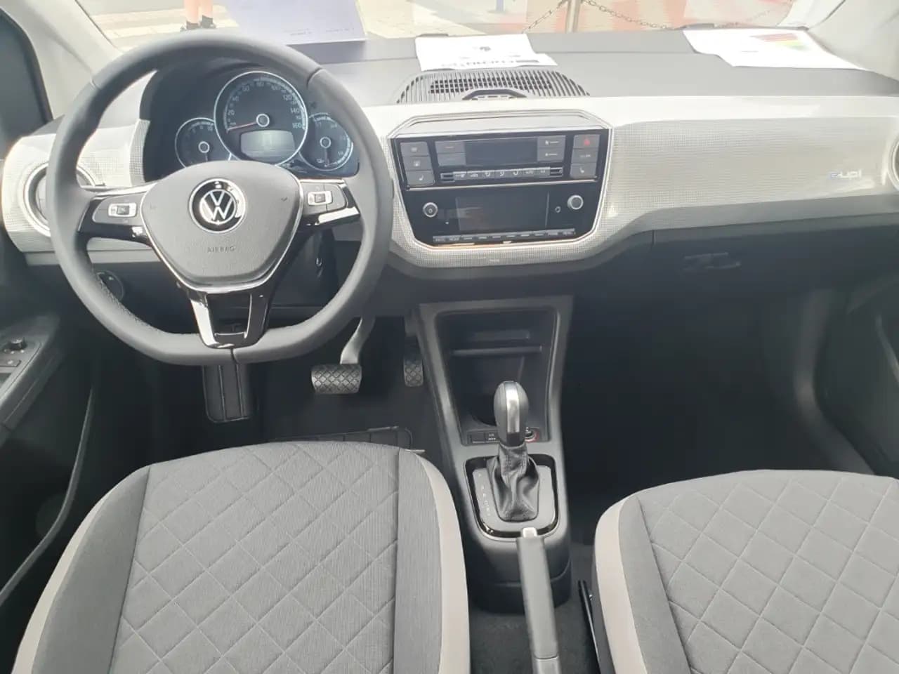Volkswagen Up 0.0 AT (83 л.с.) 2023 г. 2 км — фото 6