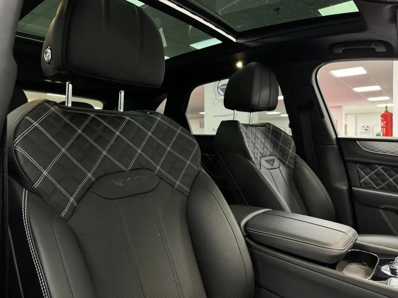 Bentley Bentayga 2021 г. 15062 км. — фото 9