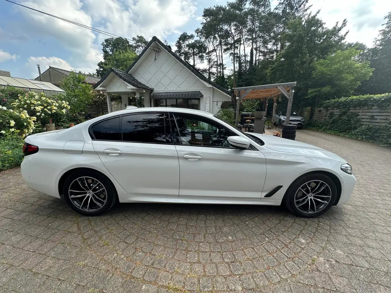 BMW 5 серия 2022 г. 39524 км. — фото 4