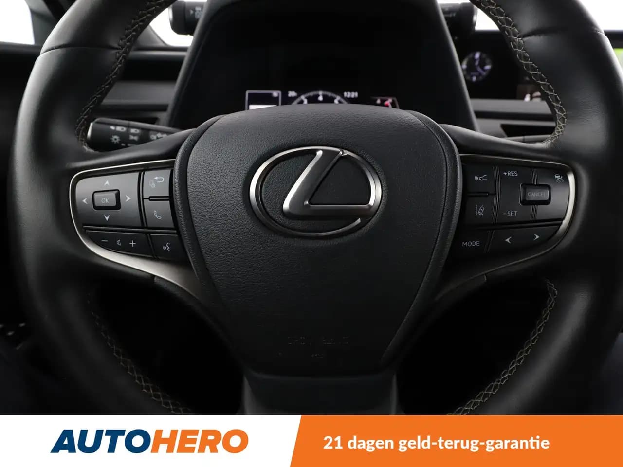 Lexus UX 2022 г. 39738 км. — фото 19