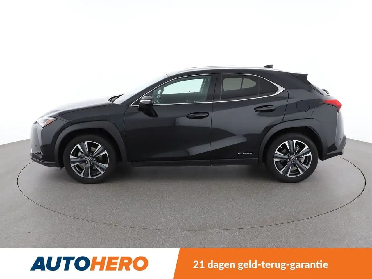 Lexus UX 2022 г. 39738 км. — фото 3