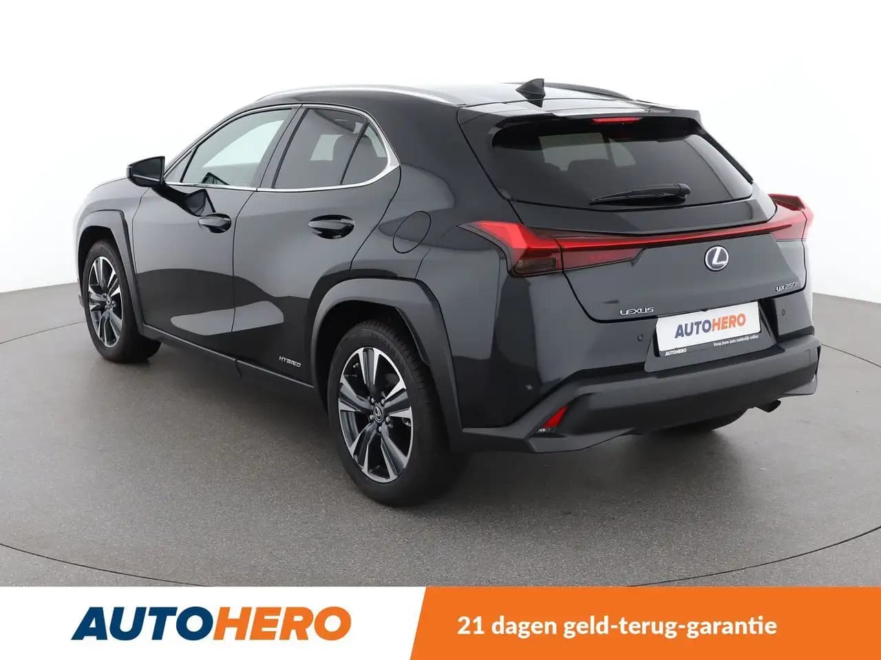 Lexus UX 2022 г. 39738 км. — фото 4