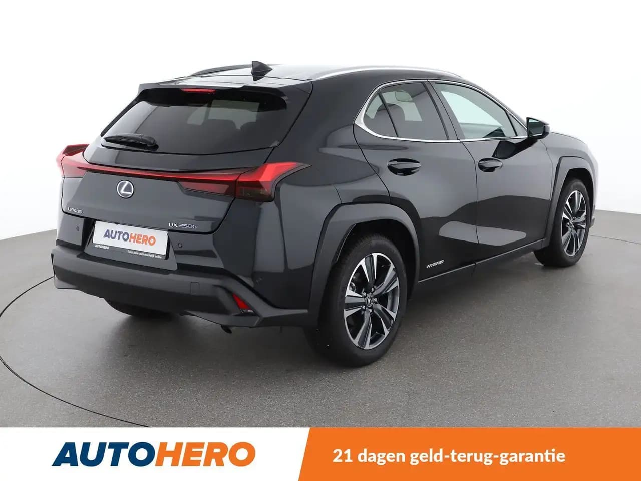 Lexus UX 2022 г. 39738 км. — фото 6