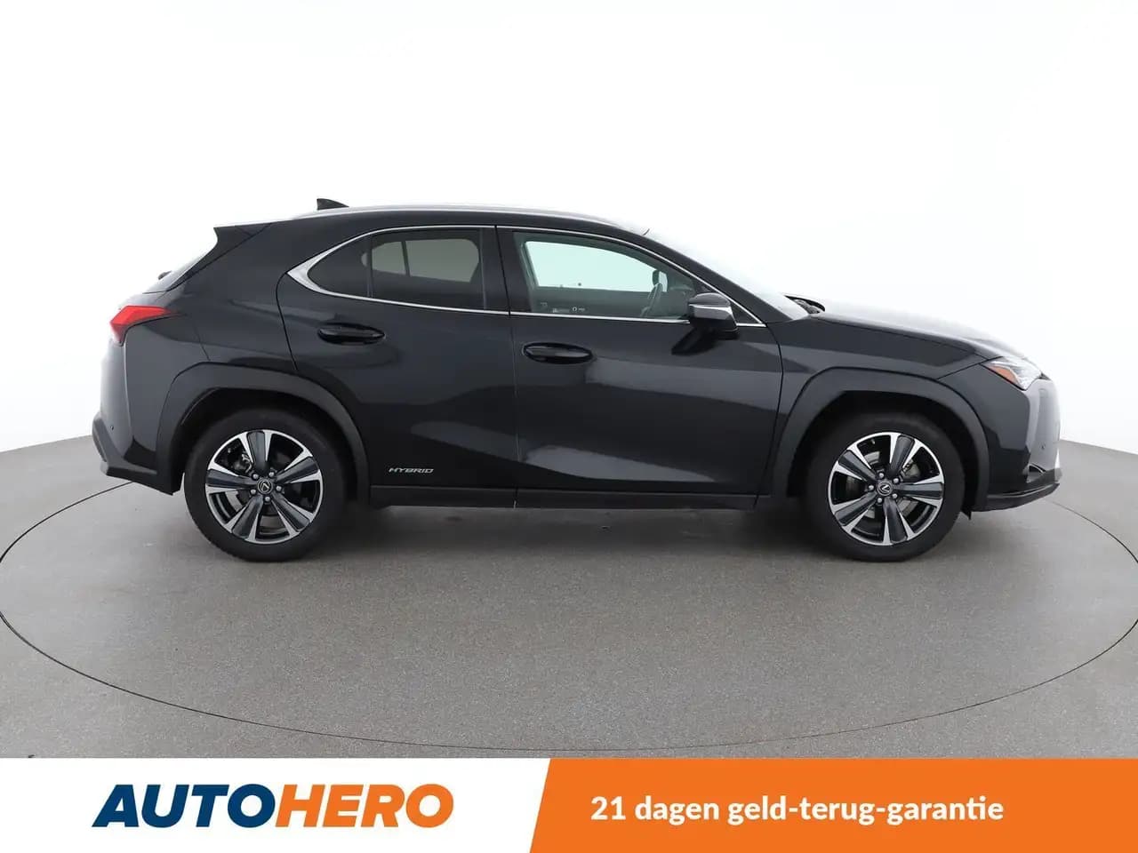 Lexus UX 2022 г. 39738 км. — фото 7
