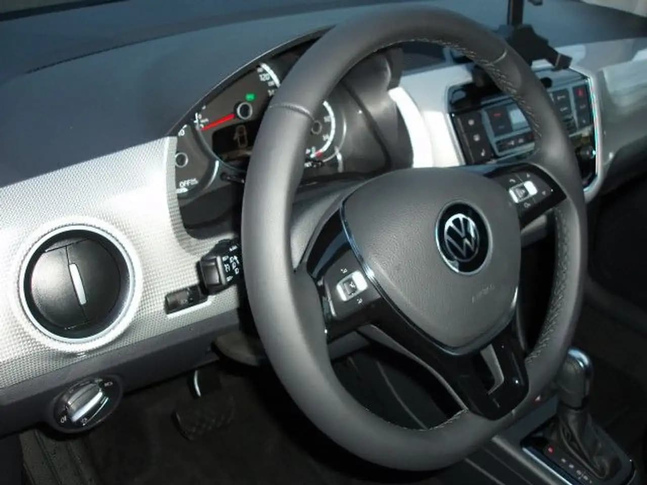 Volkswagen Up 2024 г. 4063 км. — фото 13