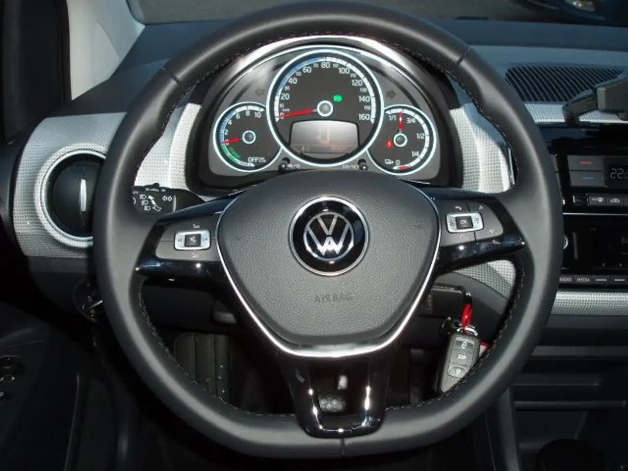 Volkswagen Up 2024 г. 4063 км. — фото 9