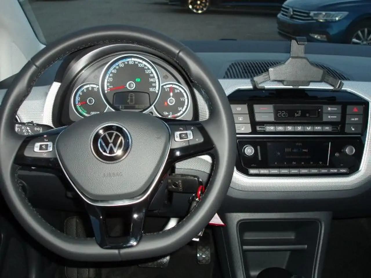 Volkswagen Up 2024 г. 4063 км. — фото 10