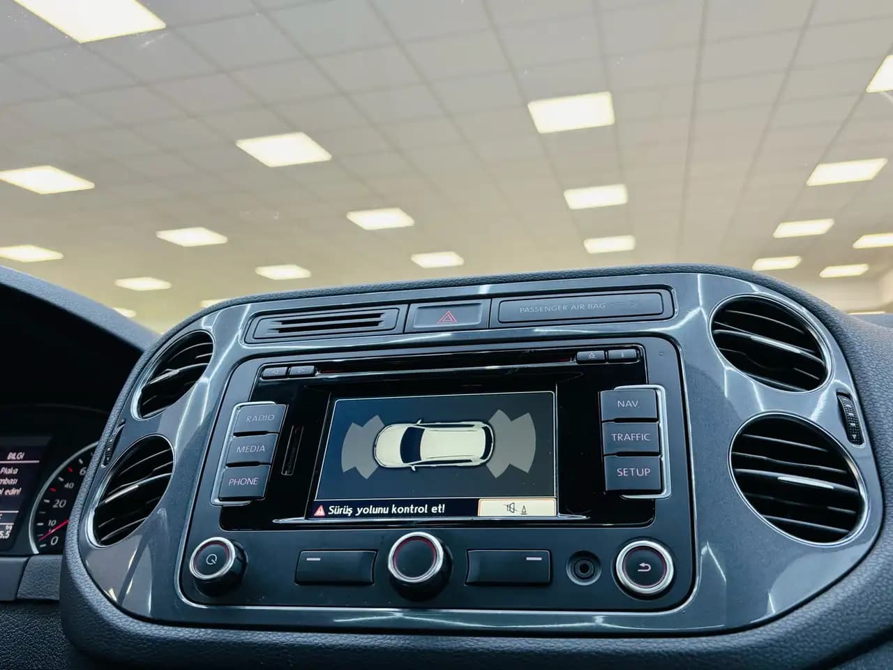 Volkswagen Tiguan 2.0 TDI MT (150 л.с.) 2024 г. 1 км — фото 15
