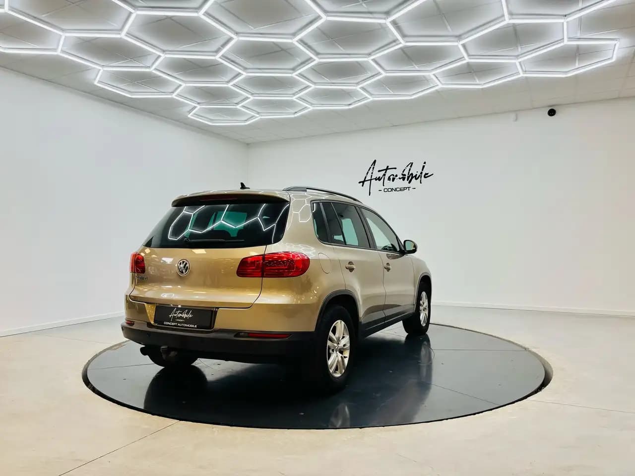 Volkswagen Tiguan 2.0 TDI MT (150 л.с.) 2024 г. 1 км — фото 5