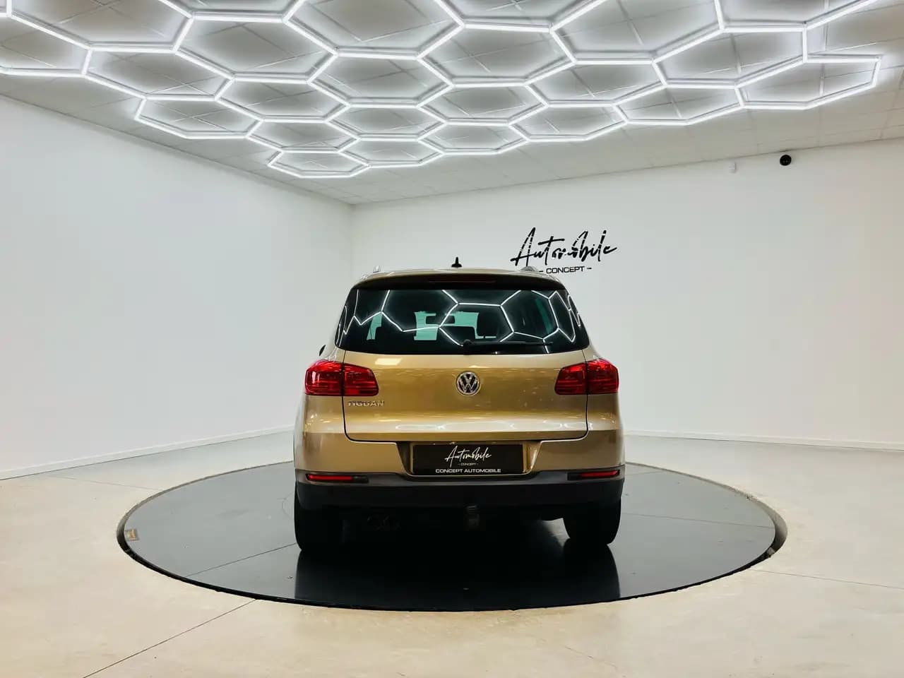 Volkswagen Tiguan 2.0 TDI MT (150 л.с.) 2024 г. 1 км — фото 6