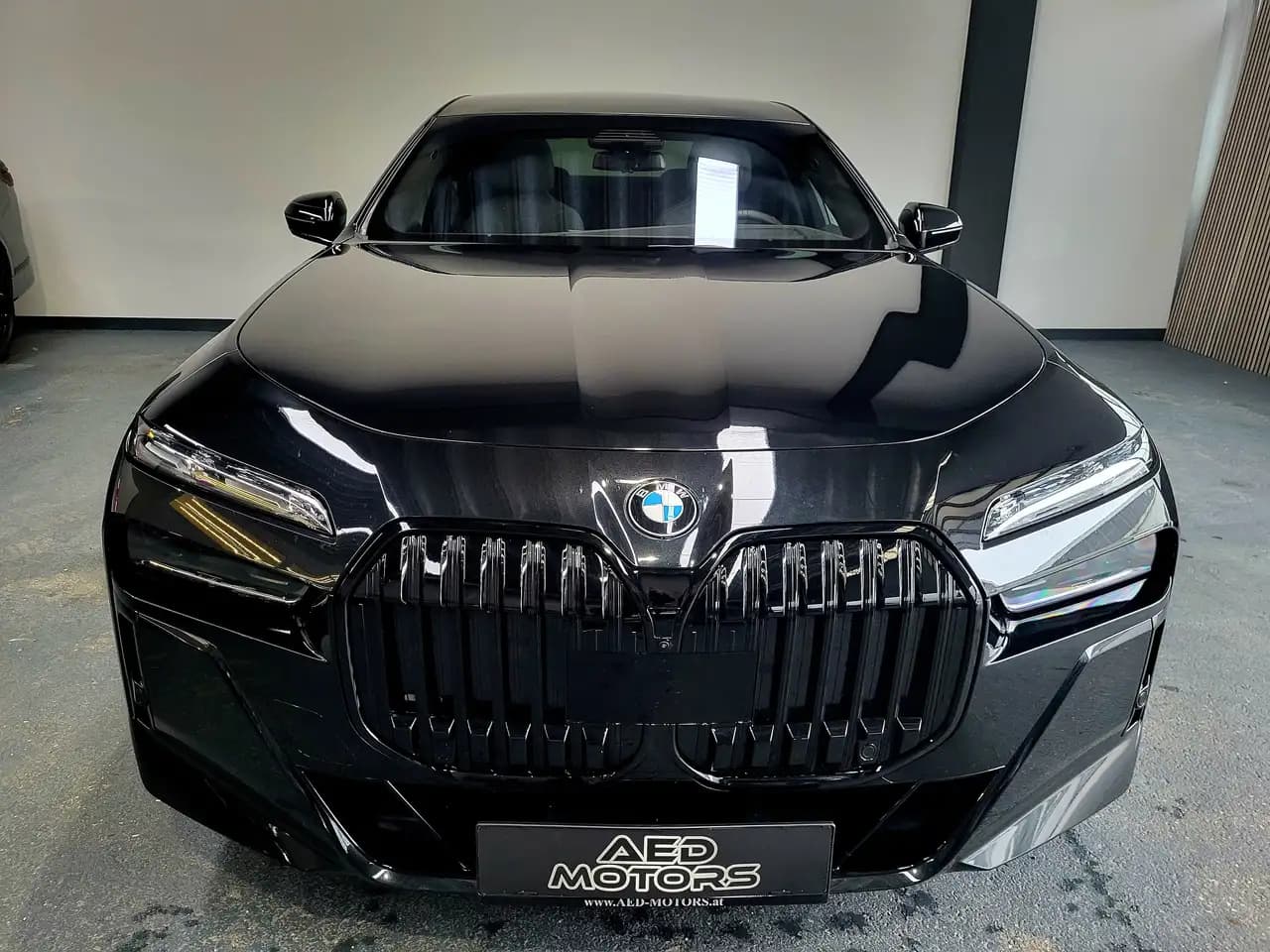 BMW 7 серия 2023 г. 14092 км. — фото 12