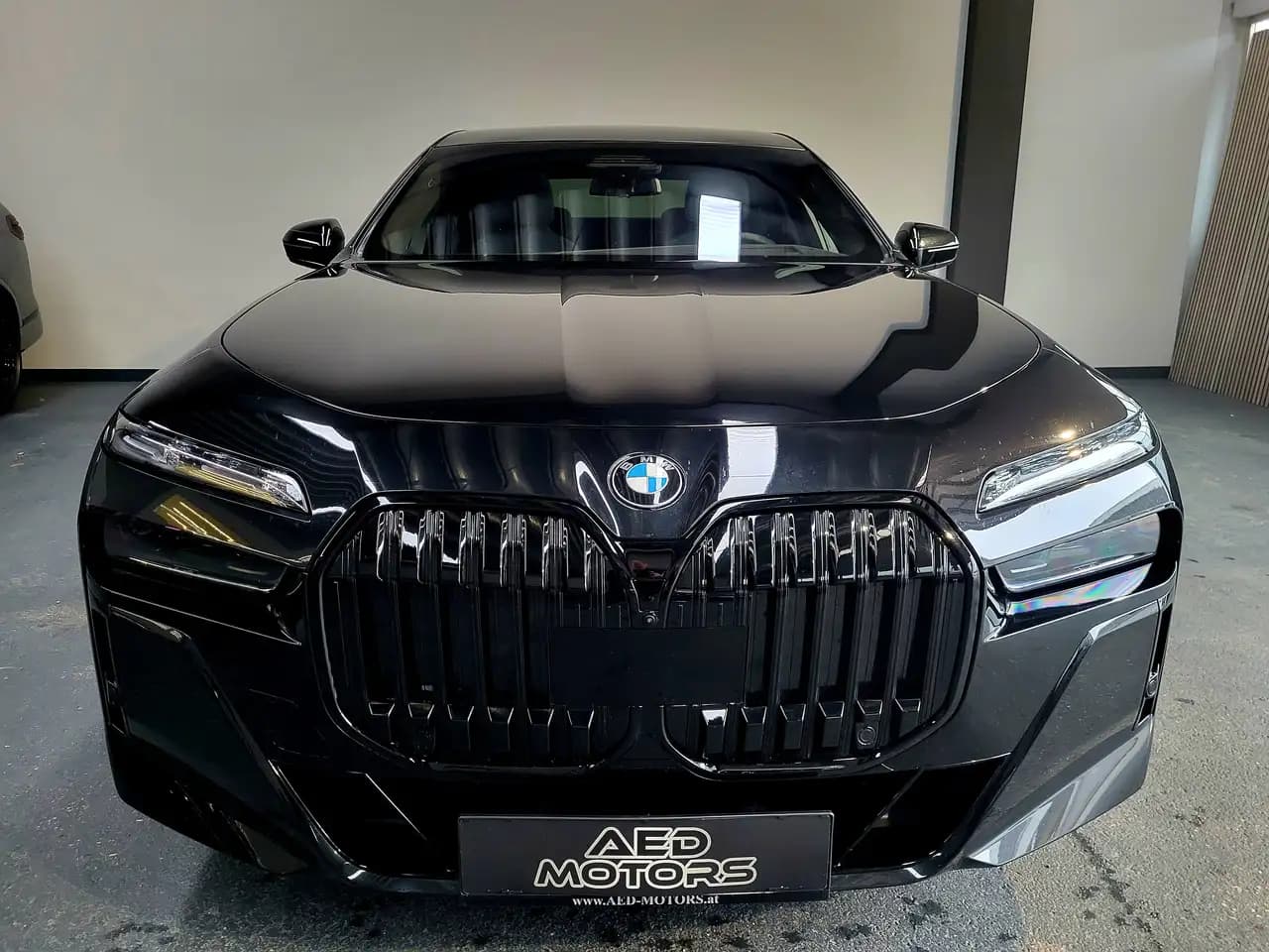 BMW 7 серия 2023 г. 14092 км. — фото 3