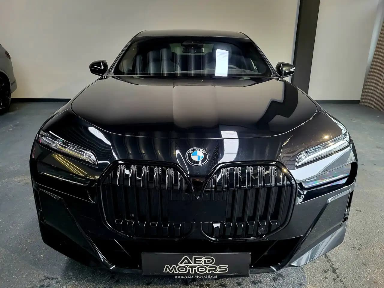 BMW 7 серия 2023 г. 14092 км. — фото 4