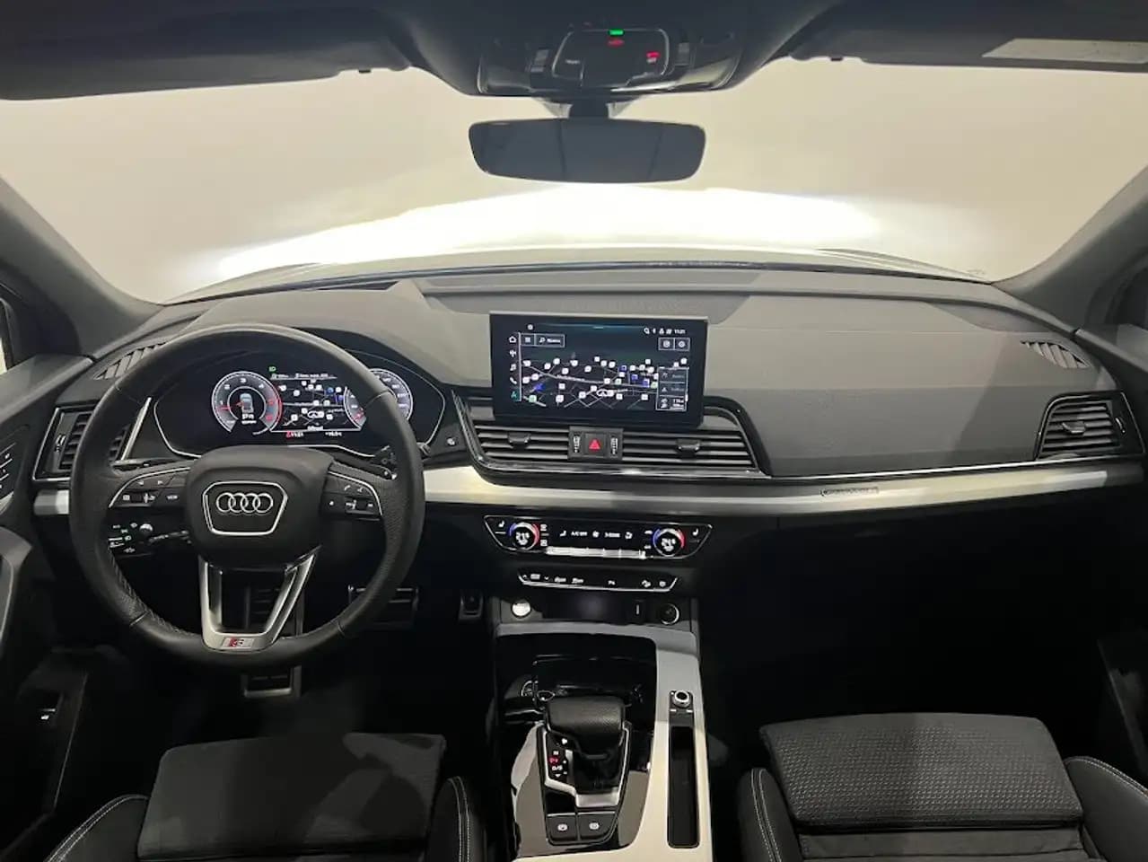 Audi Q5 2023 г. 42115 км. — фото 11