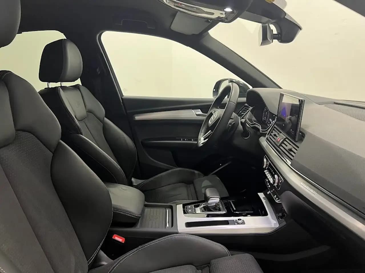 Audi Q5 2023 г. 42115 км. — фото 23
