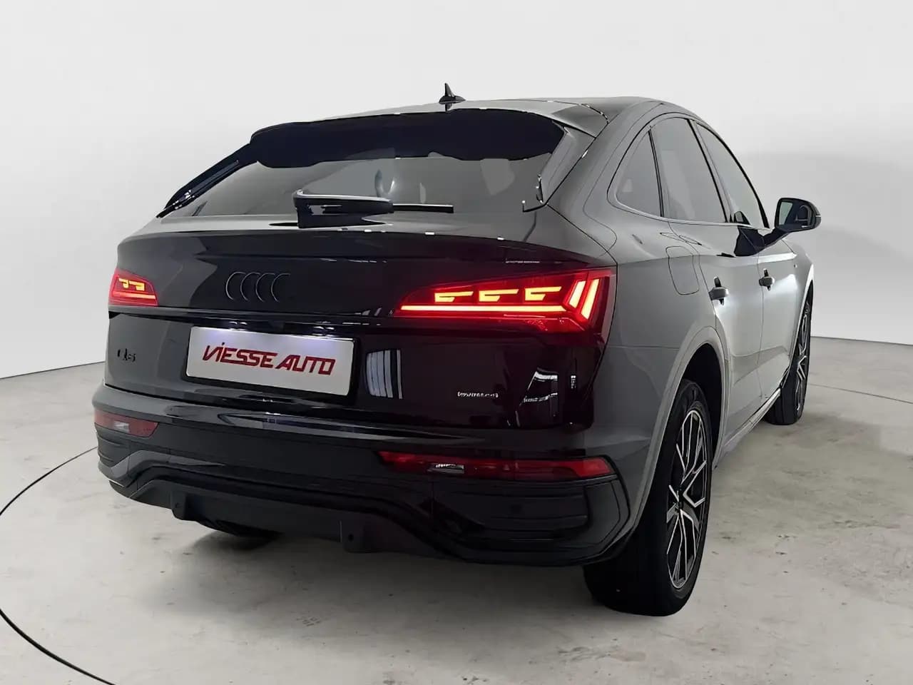 Audi Q5 2023 г. 42115 км. — фото 6