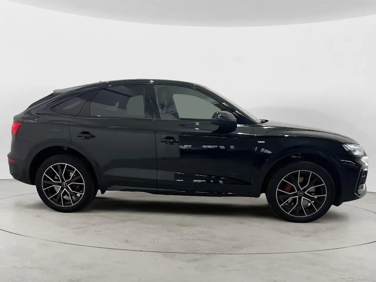 Audi Q5 2023 г. 42115 км. — фото 7