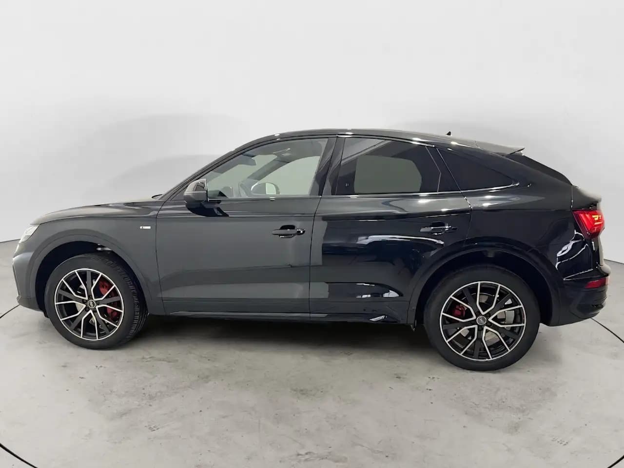 Audi Q5 2023 г. 42115 км. — фото 8