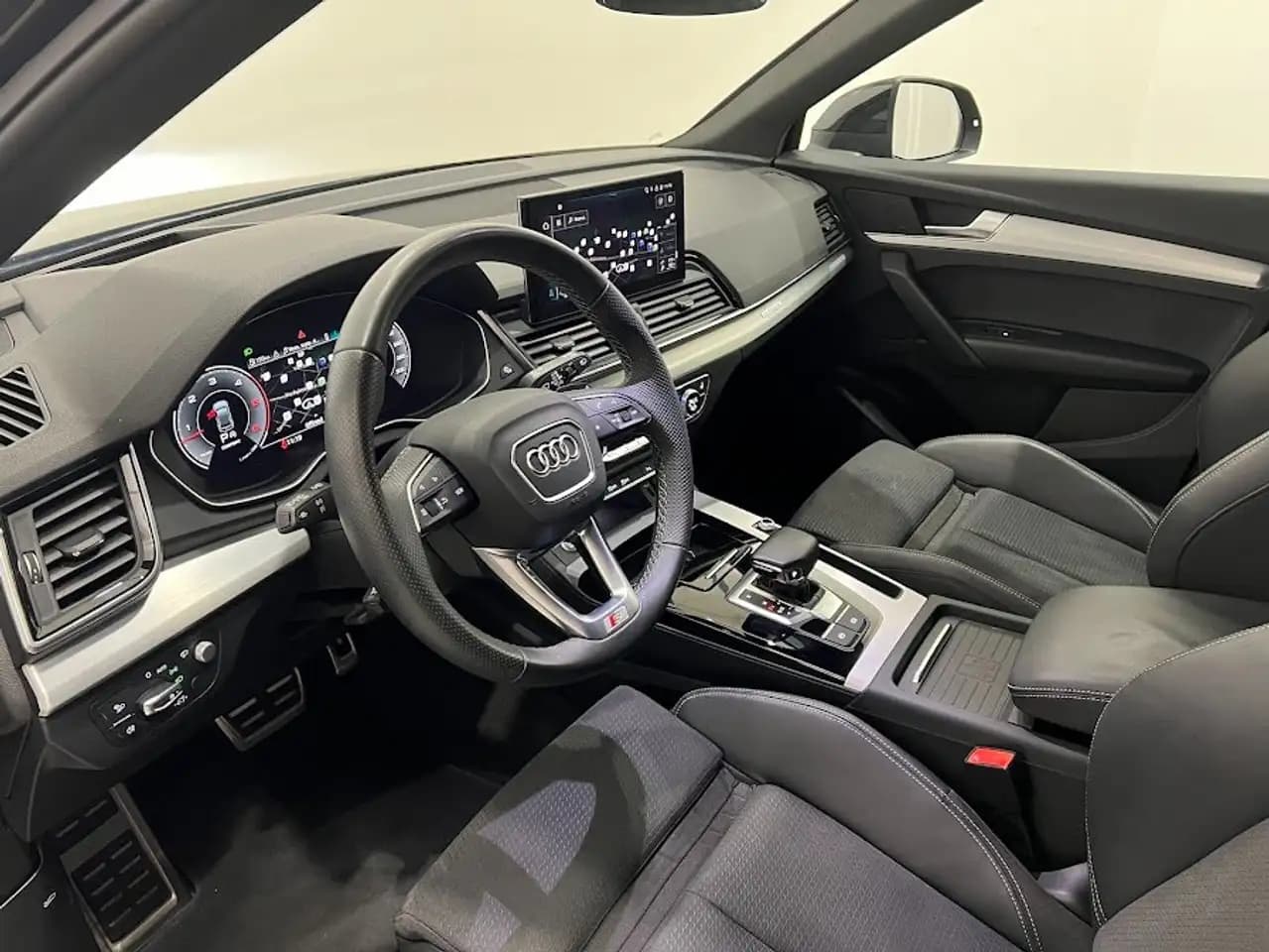 Audi Q5 2023 г. 42115 км. — фото 10