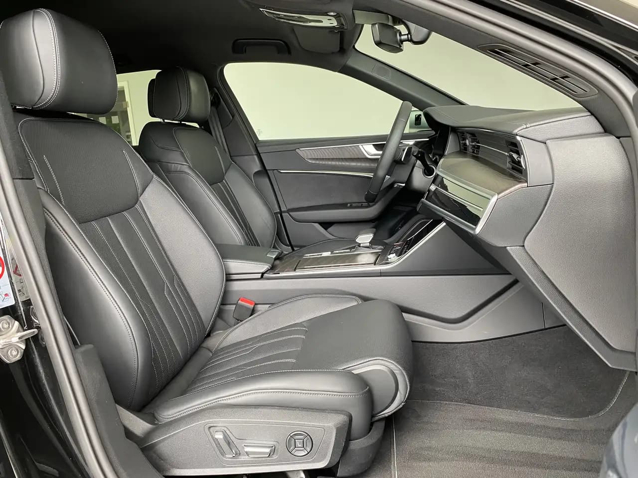 Audi S6 2023 г. 36823 км. — фото 21