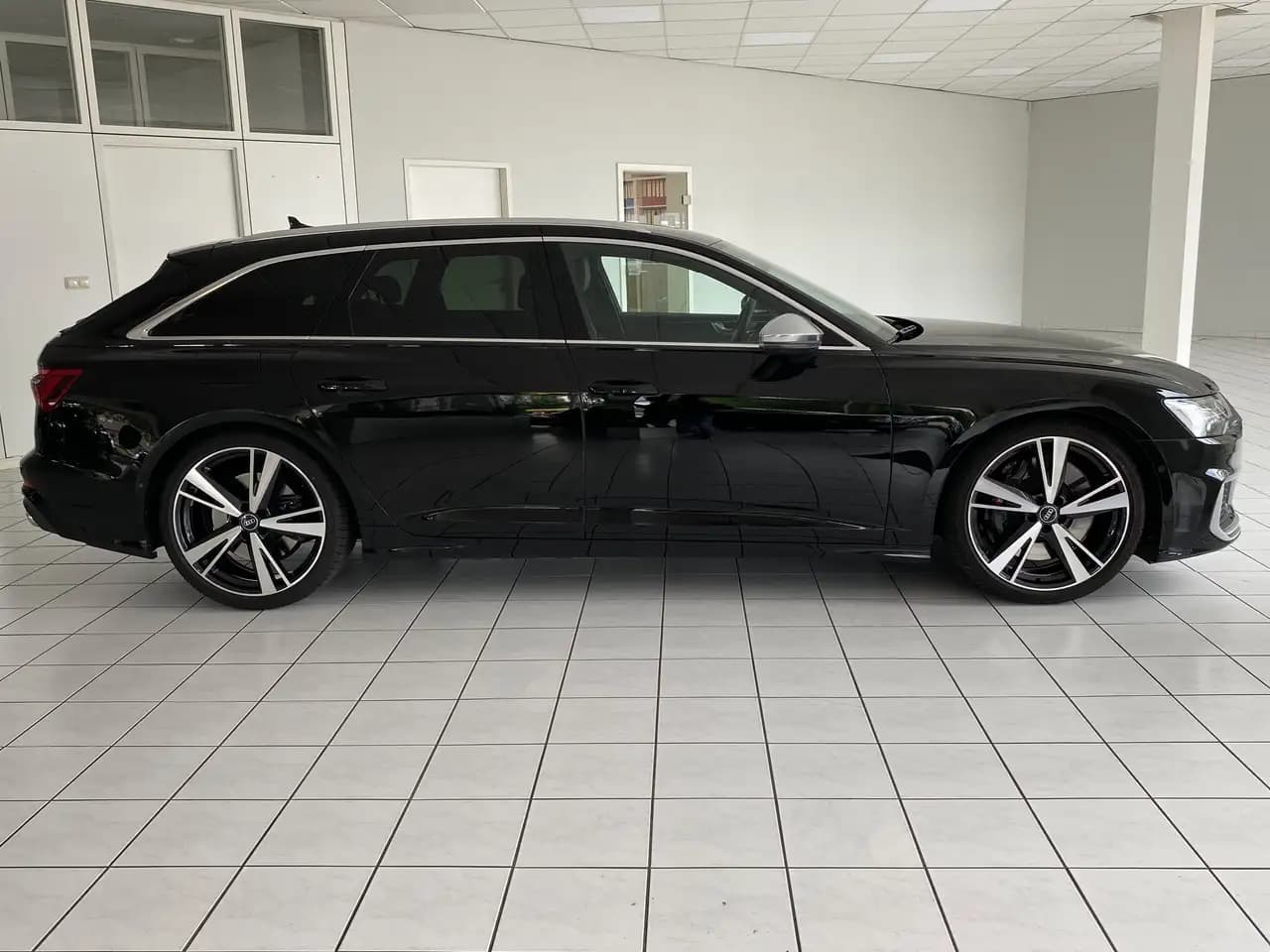 Audi S6 2023 г. 36823 км. — фото 9