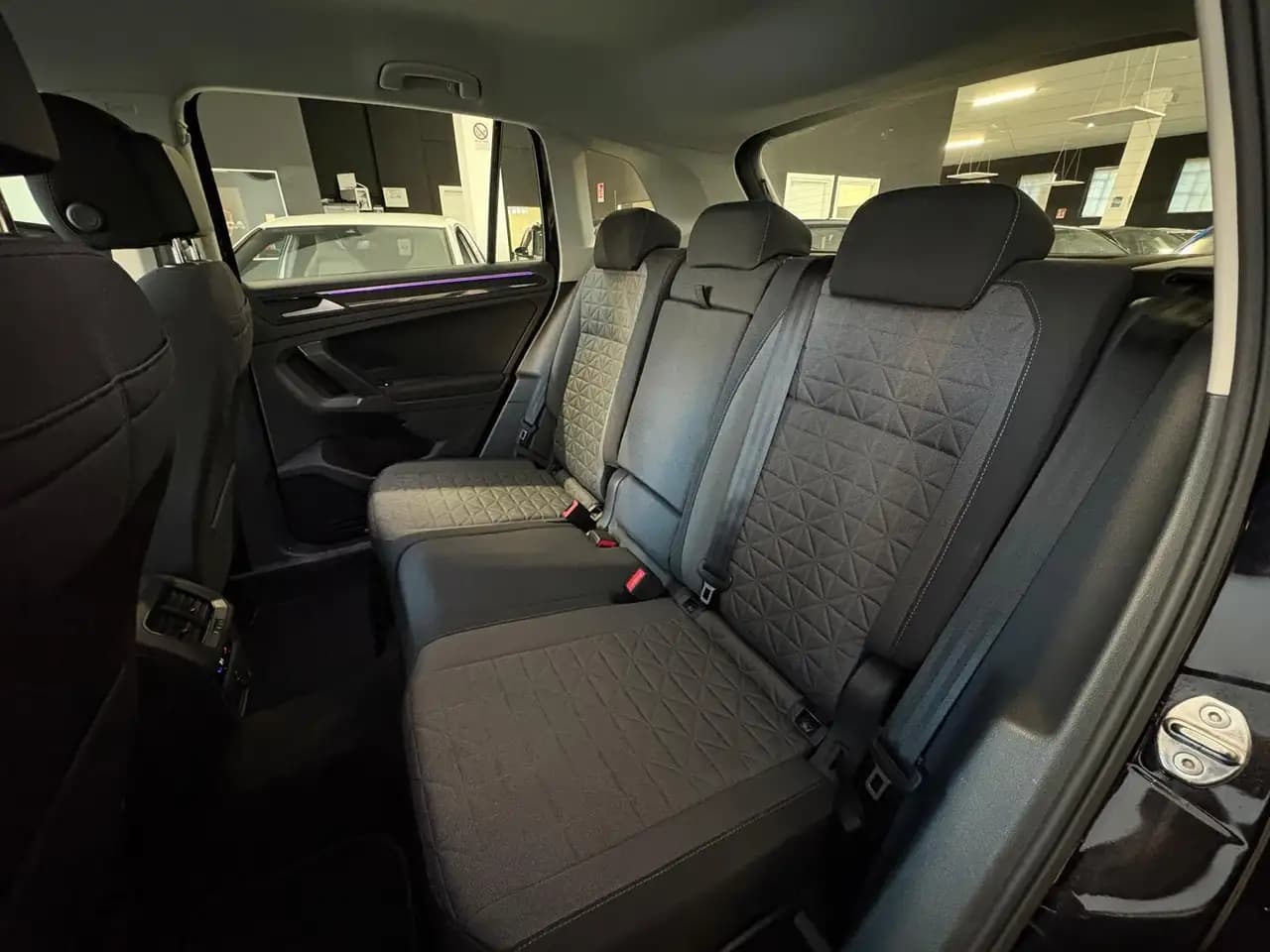 Volkswagen Tiguan 2022 г. 54042 км. — фото 11