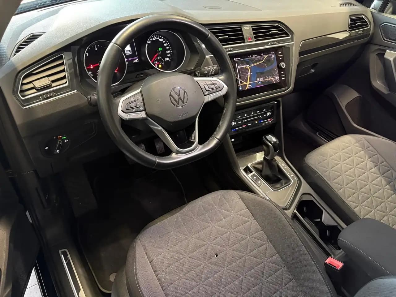 Volkswagen Tiguan 2022 г. 54042 км. — фото 9