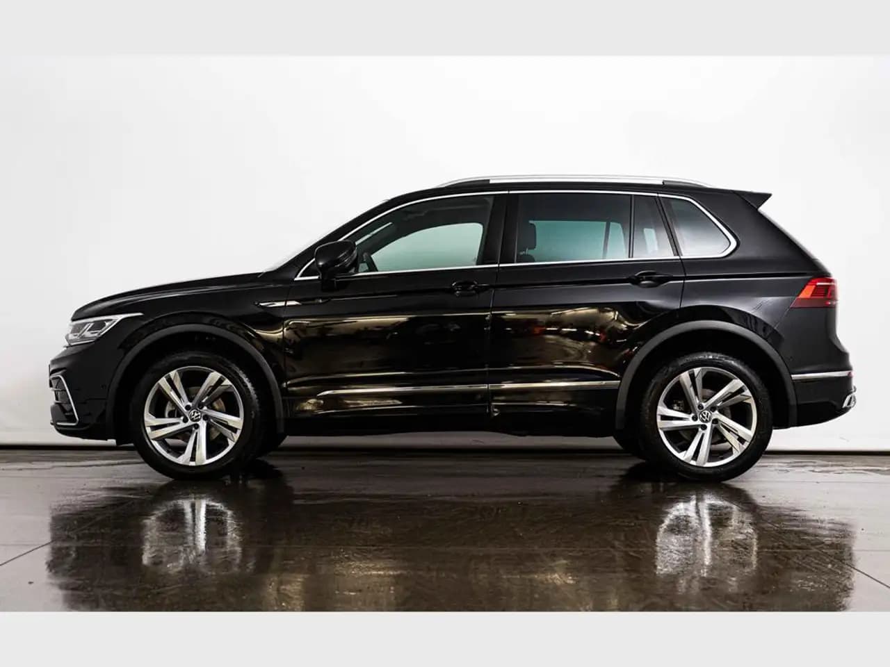 Volkswagen Tiguan 2023 г. 9067 км. — фото 2