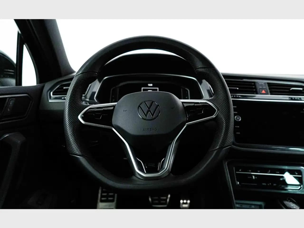 Volkswagen Tiguan 2023 г. 9067 км. — фото 23
