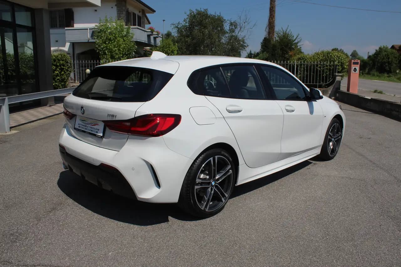 BMW 1 серия 2023 г. 8323 км. — фото 2