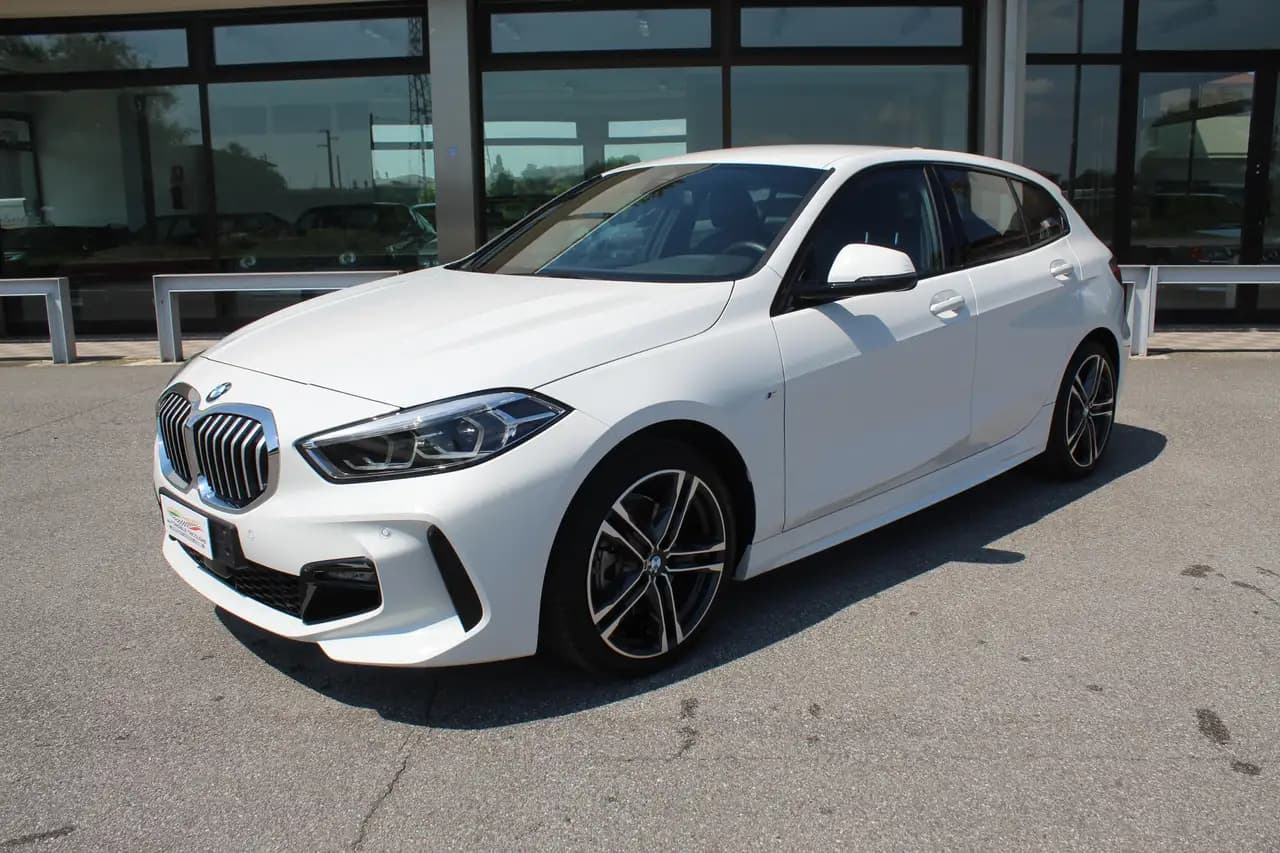 BMW 1 серия 2023 г. 8323 км. — фото 3