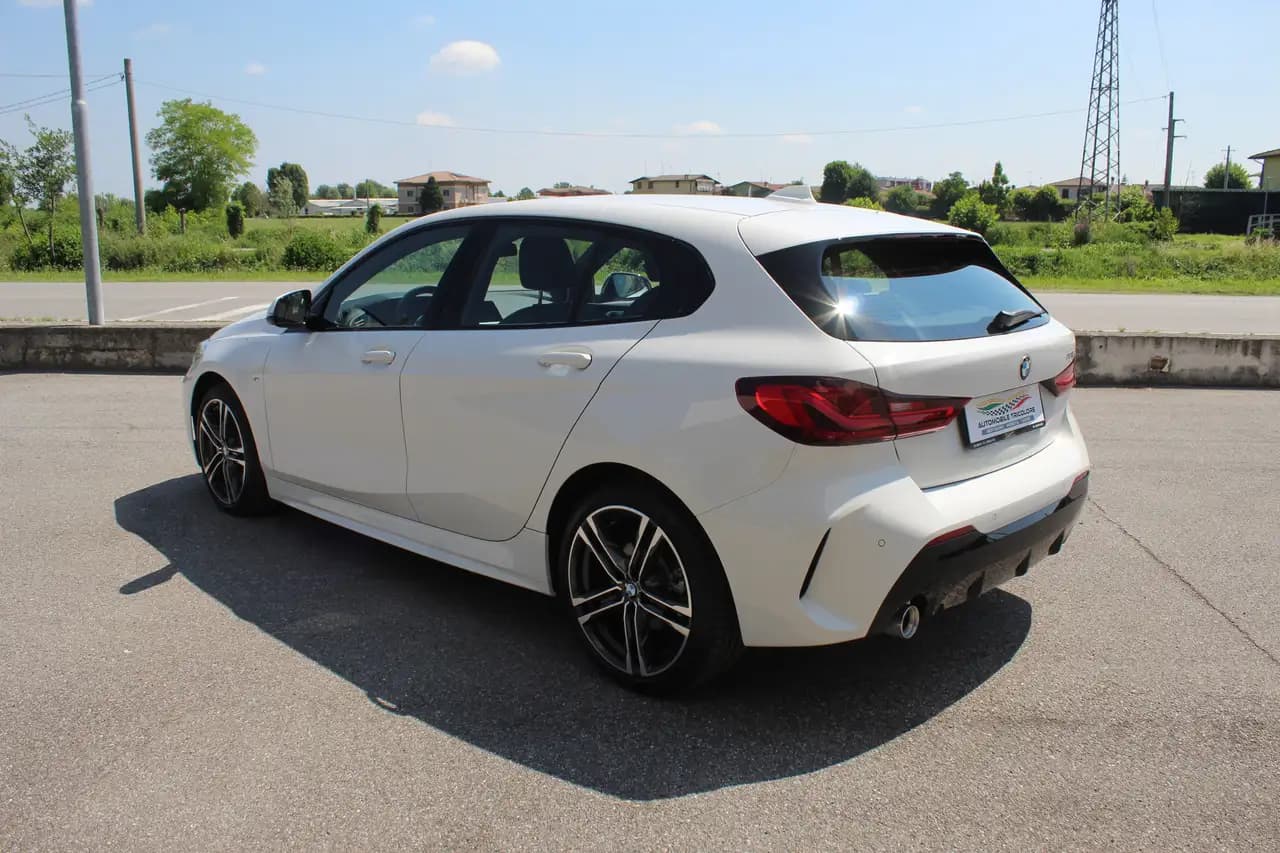 BMW 1 серия 2023 г. 8323 км. — фото 4